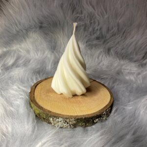 Csavart design fenyő gyertya (fehér)